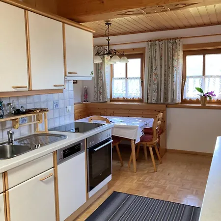 Landhaeusl شقة سخلادميخ